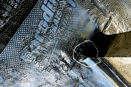 Furo na manta asfáltica