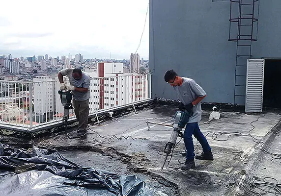 Demolição terraço com impermeabilização comprometida
